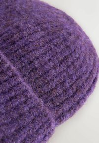 Unselected, purple