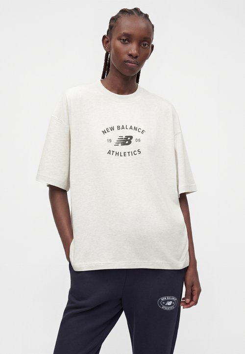 New Balance REIMAGINED OVERSIZED - Print T-shirt - ash heather — photo 4