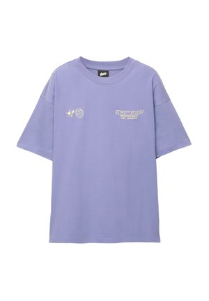 Kortärmad, lavendelfärgad t-shirt i bomull med guldtext, grafiska detaljer och rund halsringning. Avslappnad passform med en lös form.