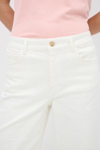 White denim jeans featuring a classic five-pocket design, gold button closure, and visible stitching details. Smooth texture.