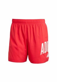Červené plavkové šortky s elastickým pásom, na ľavej strane s bielym logom "ADIDAS". Vyrobené z ľahkej tkaniny, hladká textúra.