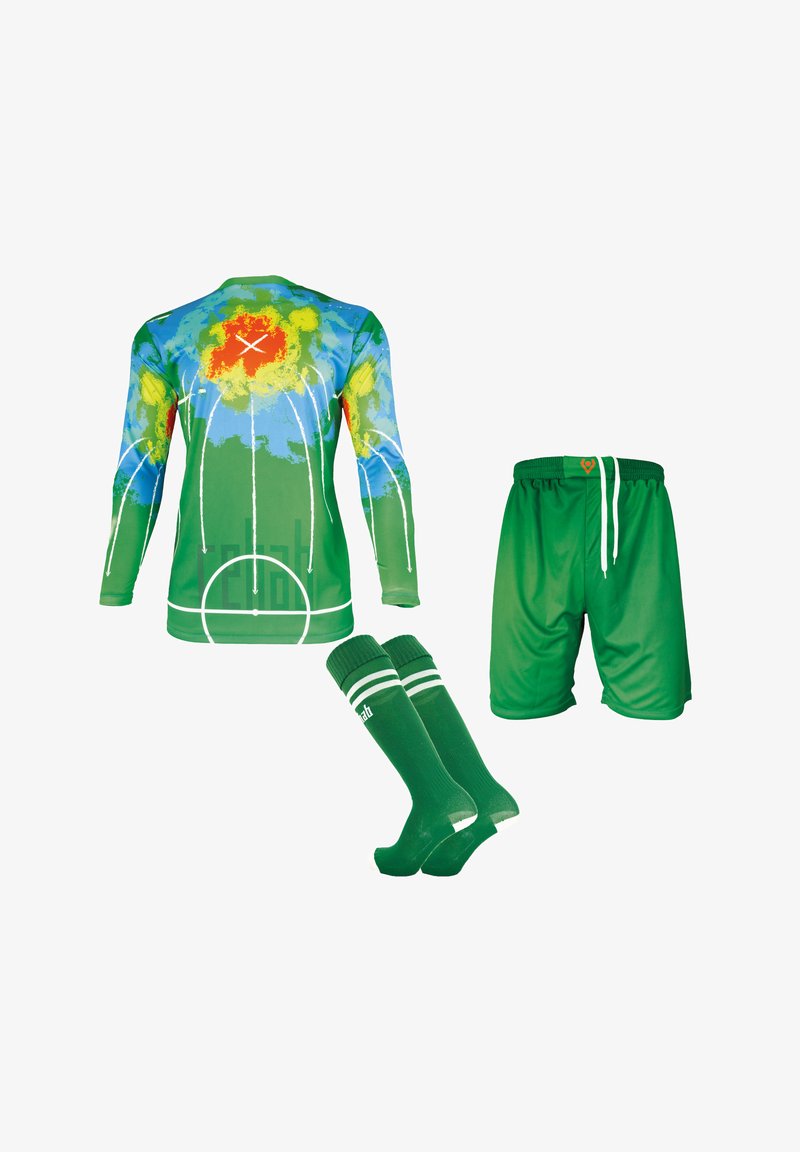 Ensemble de sport vert comprenant un maillot à manches longues avec un design abstrait coloré, un short vert et des chaussettes vertes assorties avec des rayures blanches.