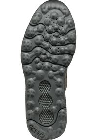 Suola di scarpa in gomma grigia con texture a bolle e fori di drenaggio, caratterizzata da un design curvo e dettaglio del logo vicino al tallone.