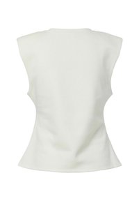 Bílý bezrukávový top s přiléhavým střihem, texturovanou tkaninou, kulatým výstřihem a zakřivenými bočními švy pro elegantní vzhled.