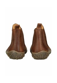 Botas de cuero marrón con un diseño elegante, suela de goma texturizada y lengüetas para el talón. Los detalles de costura mejoran la forma y la durabilidad.