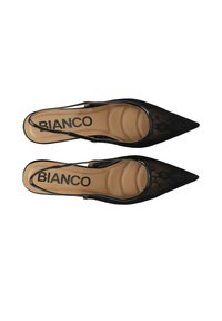 Mustad tipuga slingback kontsad pitsist pealiskihi ja sileda beeži sisetallaga. Omavad õhukest rihma ja sisetallal trükitud logo.