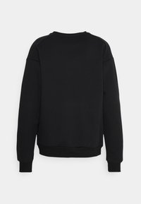 Felpa nera con scollo rotondo, maniche lunghe e polsini a costine. Design semplice senza motivi o dettagli. Texture morbida.