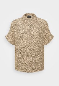 Blusa a maniche corte con colletto in tessuto beige chiaro, caratterizzata da un motivo astratto nero e verde diffuso. Chiusura con bottoni frontale. Vestibilità rilassata.