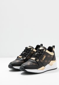 Guess TALLYN - Baskets basses - brown/black