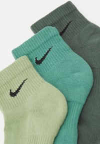 Nike Performance EVERYDAY PLUS CUSH ANKLE UNISEX 3 PACK  - Calcetines de deporte - green