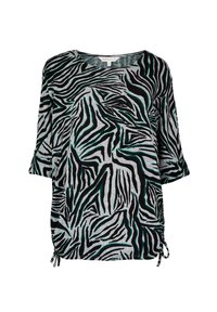 Zwart-grijze top met korte mouwen, met een zebraprint en teal-accenten, gemaakt van zachte stof met een trekkoorddetail aan de zoom.