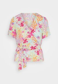 Blouse en tissu bleu clair avec un motif floral rose, orange et violet, à manches courtes et un détail de taille à nouer.