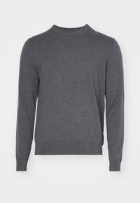 Grå långärmad tröja med rund halsringning, mjuk textur och ribbade manchetter och nederkant. Diskret logotypdetalj på vänster ärm.