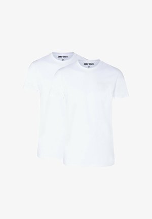 Weiße Baumwoll-T-Shirts, Rundhalsausschnitt, kurze Ärmel, mit einem dezenten geprägten "CAMP DAVID"-Logo auf der Brust. Zwei-Paket-Set.