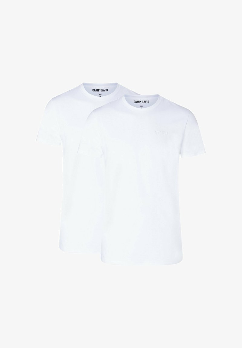 T-shirts en coton blanc, design col rond, manches courtes, avec un logo "CAMP DAVID" embossé subtil sur la poitrine. Ensemble de deux pièces.
