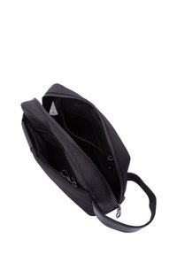 Borsa per laptop nera con una superficie testurizzata, compartimenti con doppia zip e un manico corto. L'interno presenta una fodera liscia e tasche per l'organizzazione.