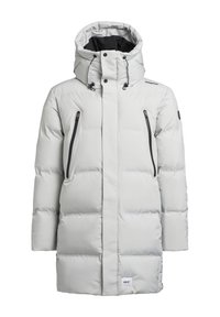 Szürke puffkabát kapucnival, cipzáras zsebekkel és sima, párnázott textúrával. Kontrasztos fekete belső rész és logós címke a szegélyen.