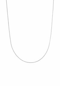 Collana in argento delicata con piccoli anelli ovali intricatamente collegati, esposta su uno sfondo bianco.