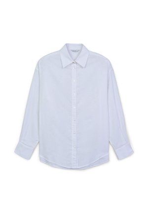 Weißes Hemd mit Knöpfen aus leichtem Stoff, das einen klassischen Kragen, lange Ärmel und einen abgerundeten Saum aufweist. Knöpfe entlang der Vorderseite.