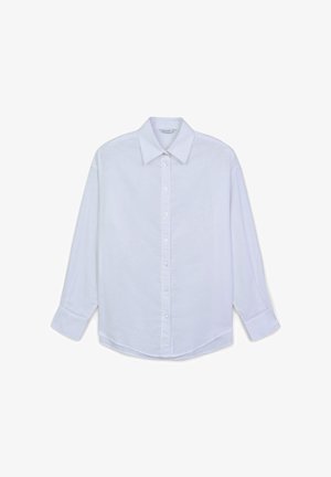 Weißes Hemd mit Knöpfen aus leichtem Stoff, das einen klassischen Kragen, lange Ärmel und einen abgerundeten Saum aufweist. Knöpfe entlang der Vorderseite.