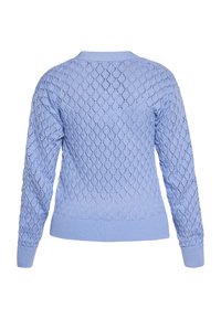 Pulover tricotat de culoare albastru deschis, cu un model de dantelă în formă de diamant, mansete și tiv cu nervuri, guler rotund și mâneci lungi.