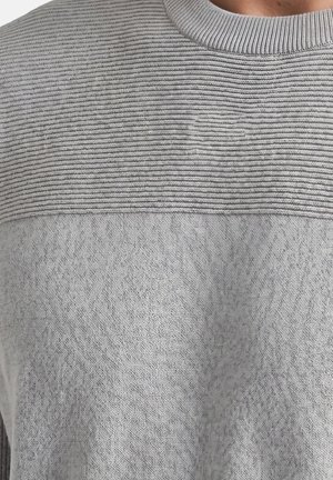 Antony Morato, SWEATER ROUND COLLAR LONG SLEEVES REGULAR FIT WITH RUBBER PATCH ON CHEST - Sweater - light grey