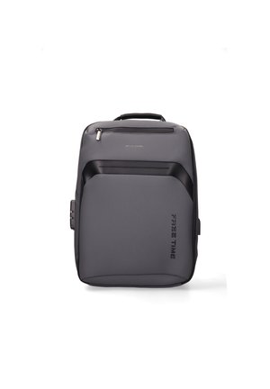 Zaino grigio realizzato in materiale liscio e resistente. Presenta una tasca frontale con zip e la scritta in rilievo "FREE TIME". Include una maniglia superiore e spallacci regolabili.