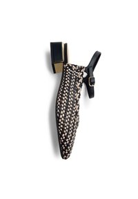 Chaussure slingback tissée noire et beige avec un talon carré, présentant une surface texturée et un accent de boucle latérale.