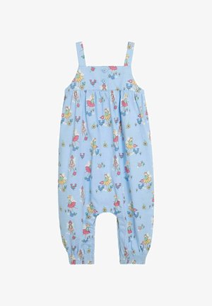 Jasnoniebieski bawełniany kombinezon z regulowanymi ramiączkami, ozdobiony kwiatowym i wróżkowym wzorem, z marszczoną talią i elastycznym wykończeniem nogawek.