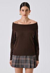 Unausgewählt, brown