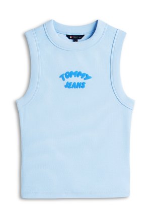 Ανοιχτό μπλε αμάνικο ριμπ τοπ με στρογγυλή λαιμόκοψη και μπλε λογότυπο κειμένου "Tommy Jeans" στο κέντρο του στήθους.