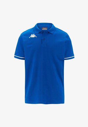 Polo de color azul en mezcla de algodón, con un cuello de dos botones, ribete blanco en las mangas y un logo blanco en el lado izquierdo del pecho.