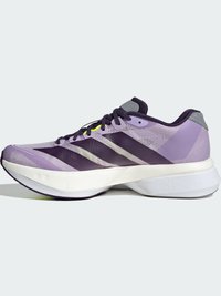 Ténis desportivo roxo com parte superior em malha respirável, riscas brancas contrastantes, sola almofadada e acabamento texturizado. Apresenta fecho de atacadores seguro.