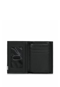 Czarny skórzany portfel z wieloma miejscami na karty, przezroczystym okienkiem na identyfikator i teksturowanym wnętrzem. Charakteryzuje się minimalistycznym designem i eleganckim wykończeniem.