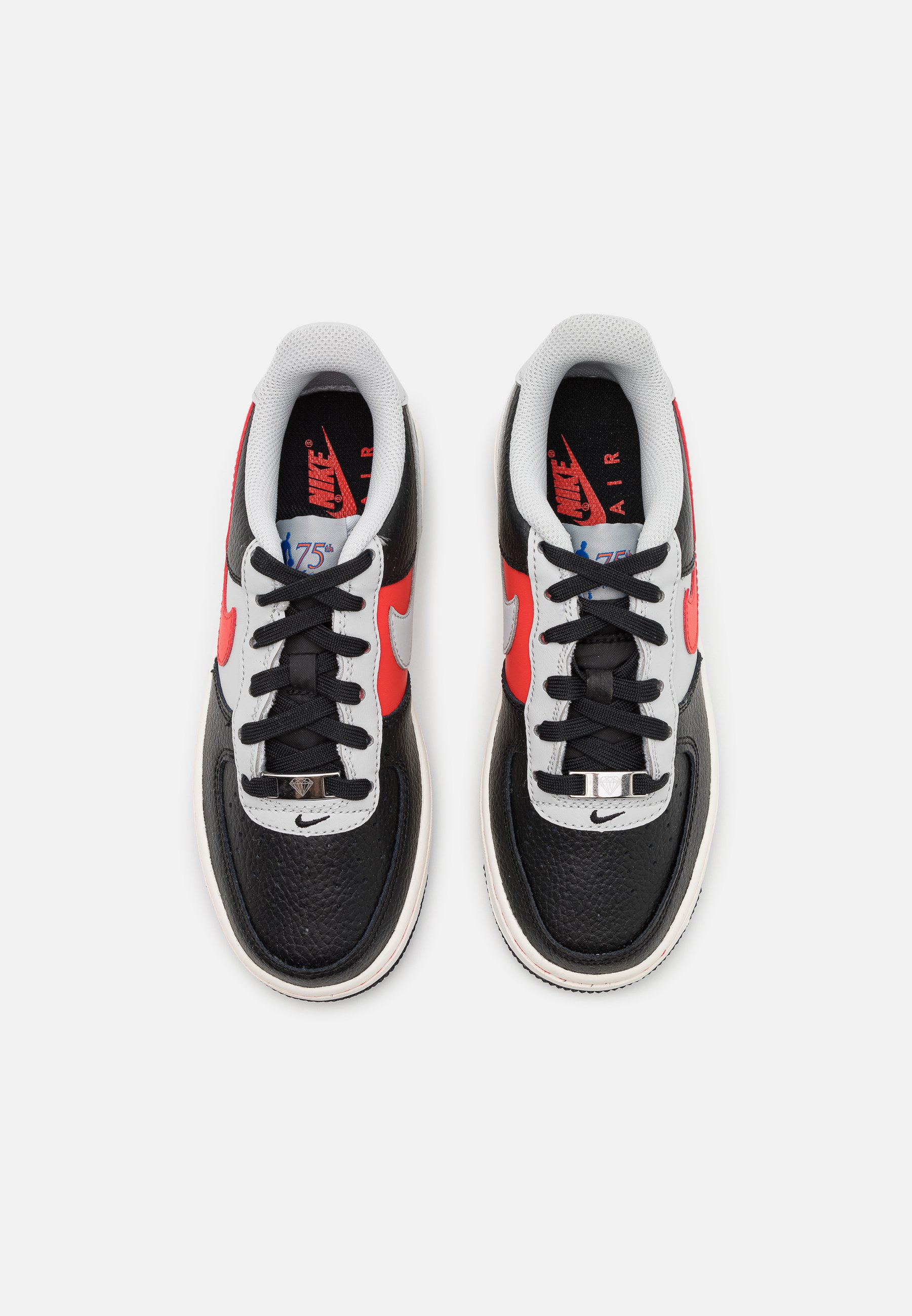 Nike Sportswear AIR FORCE 1 LV8 EMB - Baskets basses - black/chile red/grey  fog/sail/noir - ZALANDO.FR