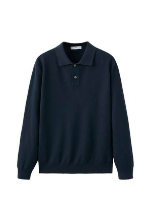 Marineblauwe polotrui met lange mouwen, gemaakt van gestructureerde stof, met een klassieke kraag en een knoopsluiting met drie knopen. Eenvoudig ontwerp.