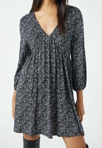 PULL&BEAR Žerzejové šaty - black