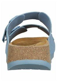 Sandalo in pelle blu con suola in sughero, caratterizzato da una soletta testa di moro e cinturini regolabili per una vestibilità sicura. Base del tacco piatta e larga.