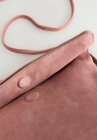 Next Taška s příčným popruhem - coral pink