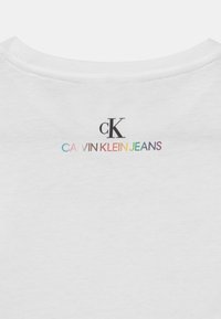 Calvin Klein Jeans Camiseta estampada - white