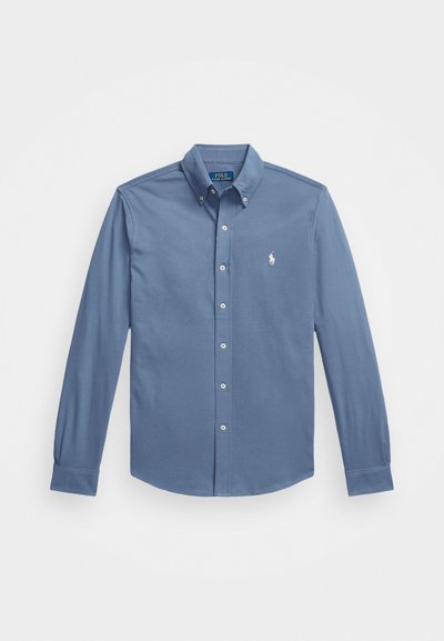 Camicia button-up in blu chiaro, in cotone, maniche lunghe con polsini a bottone, colletto classico e logo ricamato sul petto.