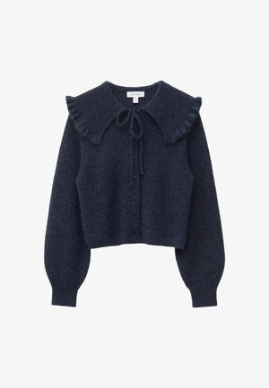 Halskurzer navyblauer Cardigan aus weichem, flauschigem Material mit einem Rüschenausschnitt, Knöpfen vorne und puffigen Ärmeln. Bänder am Hals verleihen dem Design eine besondere Note.