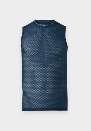 Marineblåt ærmeløst mesh cykelunderlag med høj hals og "LE COL" gentaget rundt om kraven på lys baggrund.