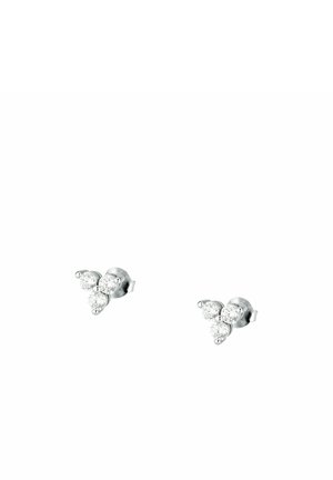 Orecchini a perno in argento con un grappolo triangolare di tre pietre preziose rotonde e trasparenti su ogni orecchino.