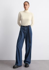 Marc O'Polo DENIM TURTLENECK - Langarmshirt - white blush