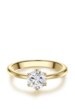 Goldener Ring mit einem einzelnen rund geschliffenen Brillant-Diamanten, gehalten von sechs Krappen auf einem schlichten Band, dargestellt vor weißem Hintergrund.