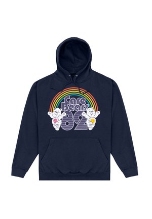 Felpa navy con tasca a marsupio, presenta una grafica di due Care Bears, un arcobaleno e il testo "Care Bears 82" in colori vivaci.