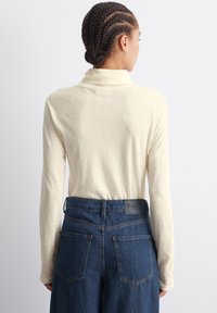 Marc O'Polo DENIM TURTLENECK - Langarmshirt - white blush