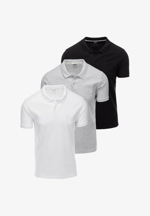 Schwarzes Poloshirt mit kurzen Ärmeln, geripptem Kragen, zwei-Knopf-Leiste und kleinem Logodetail. Trägt man zu dunkelblauen Jeans.