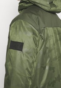 EA7 Emporio Armani Light jacket - olive